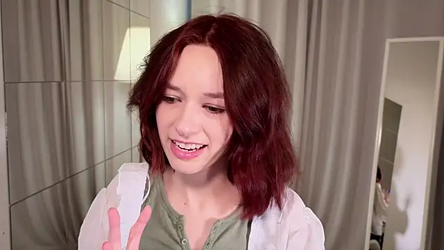 VivianLy  online show from March 12, 7:57 am