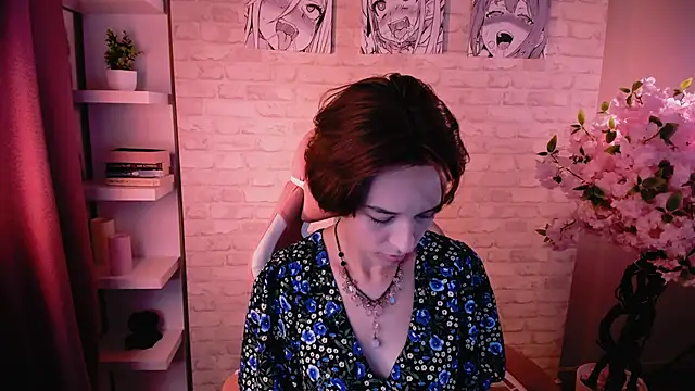 VivianLy  online show from September 10, 11:10 am