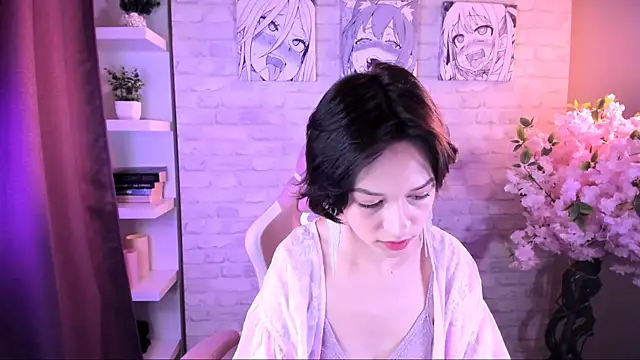 VivianLy  online show from December 20, 11:50 am