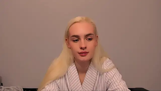 Snapshot of OliviaKisss chatting on March 16, 8:02 pm OliviaKisss online show from March 16, 8:02 pm