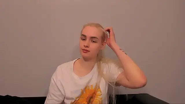Snapshot of OliviaKisss chatting on March 23, 1:15 pm OliviaKisss online show from March 23, 1:15 pm