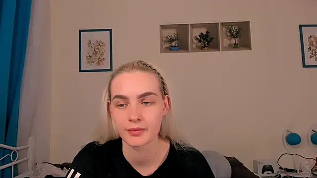 Snapshot of OliviaKisss chatting on April 16, 6:09 pm OliviaKisss online show from April 16, 6:09 pm