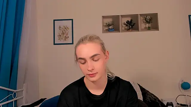 Snapshot of OliviaKisss chatting on April 18, 7:18 pm OliviaKisss online show from April 18, 7:18 pm