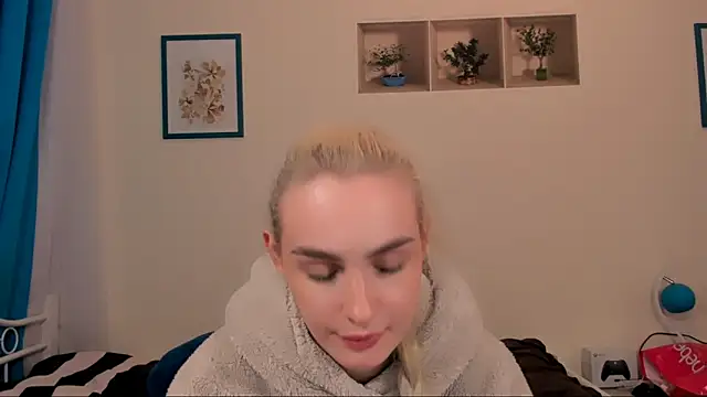 Snapshot of OliviaKisss chatting on April 19, 5:34 pm OliviaKisss online show from April 19, 5:34 pm