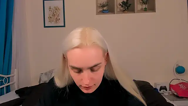 Snapshot of OliviaKisss chatting on April 21, 7:28 pm OliviaKisss online show from April 21, 7:28 pm
