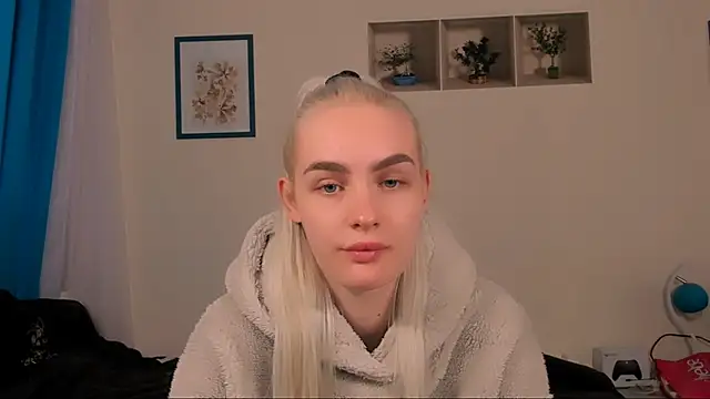 Snapshot of OliviaKisss chatting on April 25, 1:25 pm OliviaKisss online show from April 25, 1:25 pm