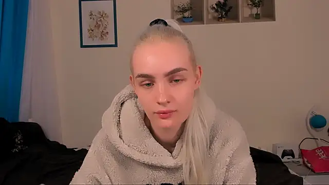 Snapshot of OliviaKisss chatting on April 25, 1:41 pm OliviaKisss online show from April 25, 1:41 pm