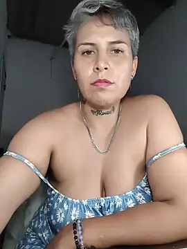 Snapshot of Yessi_rousse chatting on May 16, 12:29 am Yessi rousse online show from May 16, 12:29 am