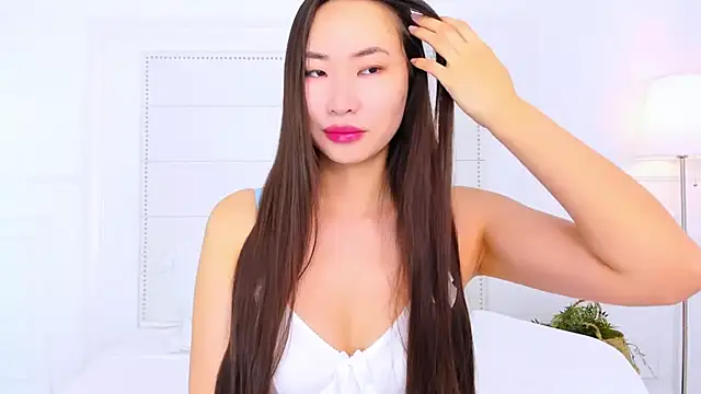 NaomiYuu online show from November 7, 2:44 am