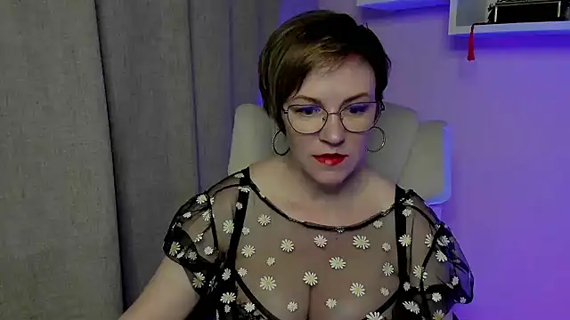 Snapshot of feliziaDesire chatting on June 4, 6:30 am feliziaDesire online show from June 4, 6:30 am