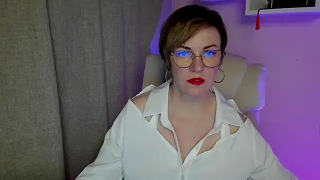 Snapshot of feliziaDesire chatting on June 7, 6:06 am feliziaDesire online show from June 7, 6:06 am