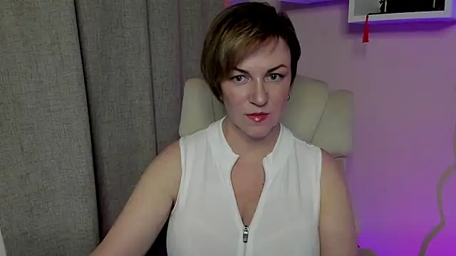 Snapshot of feliziaDesire chatting on June 8, 12:38 pm feliziaDesire online show from June 8, 12:38 pm