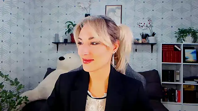 Snapshot of MillaXQueen chatting on October 14, 2:07 pm MillaXQueen online show from October 14, 2:07 pm