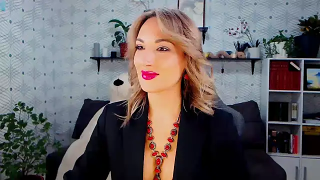 Snapshot of MillaXQueen chatting on November 29, 1:36 pm MillaXQueen online show from November 29, 1:36 pm