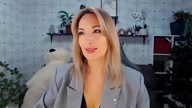 Snapshot of MillaXQueen chatting on December 16, 3:28 pm MillaXQueen online show from December 16, 3:28 pm