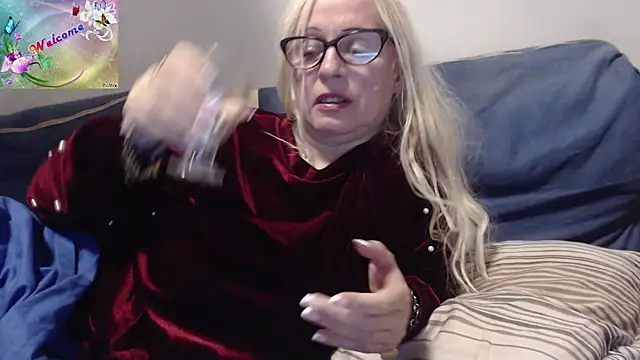 martachatte online show from October 11, 7:45 pm