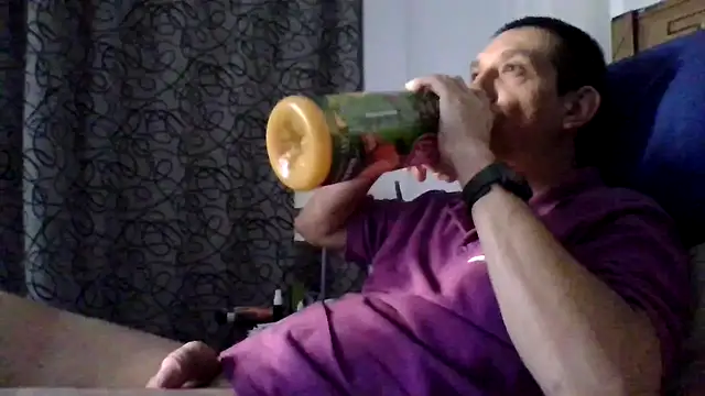 Snapshot of Pacobakan042 chatting on February 16, 10:28 pm Pacobakan042 online show from February 16, 10:28 pm