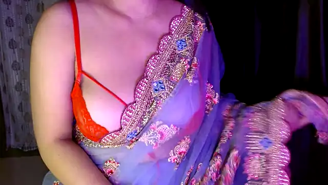 janifer001 online show from November 23, 9:25 pm