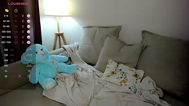 Snapshot of DannaEvan chatting on December 21, 4:09 am DannaEvan online show from December 21, 4:09 am