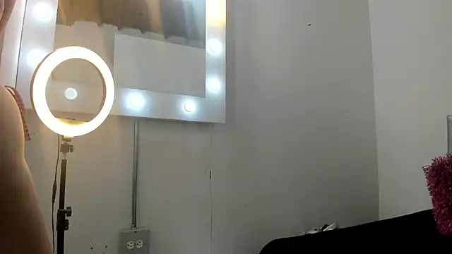 Snapshot of SEXXYLATINCOUPLE1 chatting on October 16, 10:27 am SEXXYLATINCOUPLE1 online show from October 16, 10:27 am