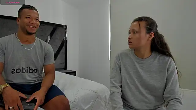 AnnieAndStefan online show from December 3, 12:49 pm