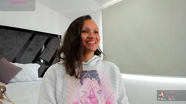 AnnieAndStefan online show from December 4, 12:58 pm