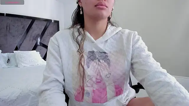 AnnieAndStefan online show from November 7, 2:28 pm