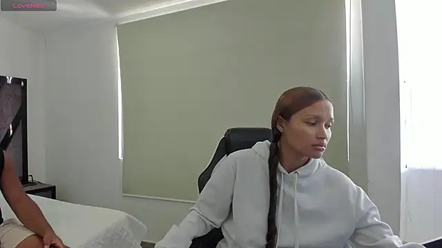 AnnieAndStefan online show from March 1, 2:19 pm