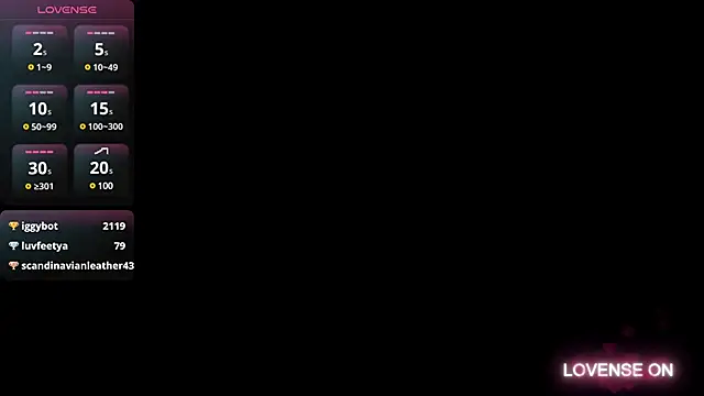 Snapshot of naughty_ebonyy chatting on December 17, 2:55 am naughty ebonyy online show from December 17, 2:55 am