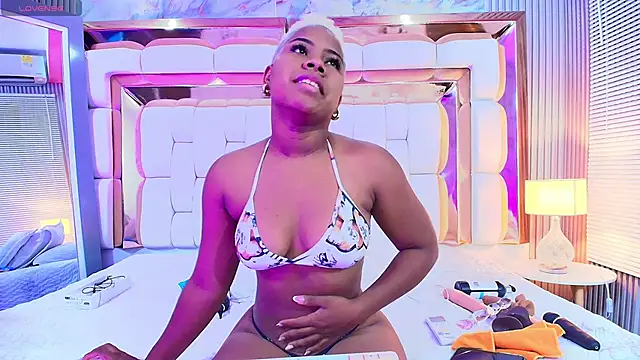 Snapshot of naughty_ebonyy chatting on January 4, 3:07 am naughty ebonyy online show from January 4, 3:07 am
