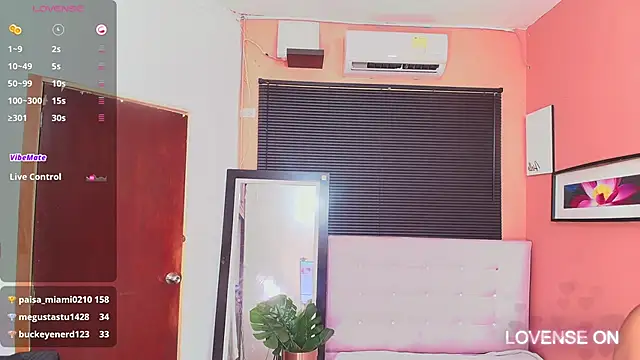 Snapshot of naughty_ebonyy chatting on January 6, 7:35 pm naughty ebonyy online show from January 6, 7:35 pm