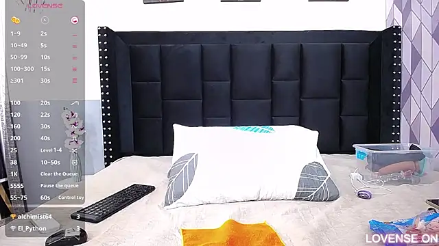 Snapshot of naughty_ebonyy chatting on March 22, 2:59 am naughty ebonyy online show from March 22, 2:59 am