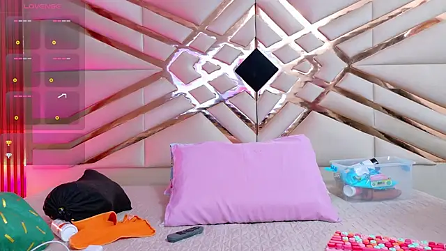Snapshot of naughty_ebonyy chatting on October 10, 2:54 am naughty ebonyy online show from October 10, 2:54 am