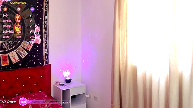 luna del rey  online show from September 27, 4:45 pm