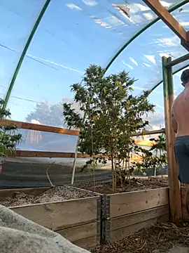 Snapshot of mandjpuff2 chatting on October 19, 12:11 am mandjpuff2 online show from October 19, 12:11 am