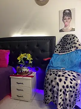 lonely shewolf online show from December 15, 4:00 pm