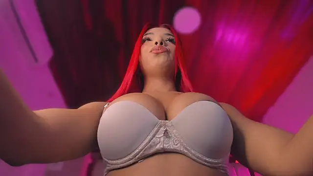 Emmily Savage online show from November 7, 11:43 am