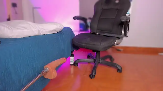 Snapshot of Emmily_Savage chatting on January 31, 7:11 pm Emmily Savage online show from January 31, 7:11 pm