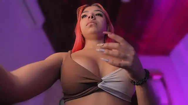 Snapshot of Emmily_Savage chatting on February 13, 12:01 pm Emmily Savage online show from February 13, 12:01 pm