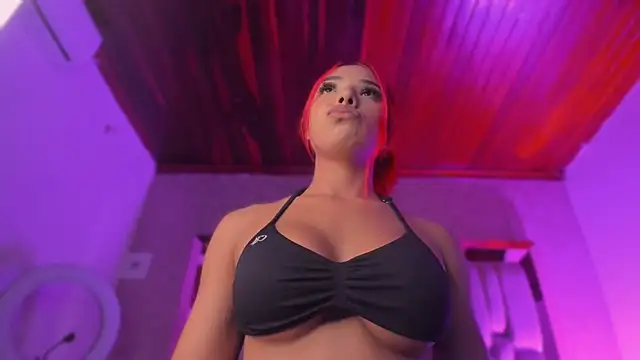 Snapshot of Emmily_Savage chatting on February 28, 7:26 pm Emmily Savage online show from February 28, 7:26 pm