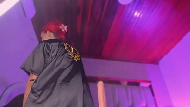 Snapshot of Emmily_Savage chatting on March 1, 12:51 pm Emmily Savage online show from March 1, 12:51 pm