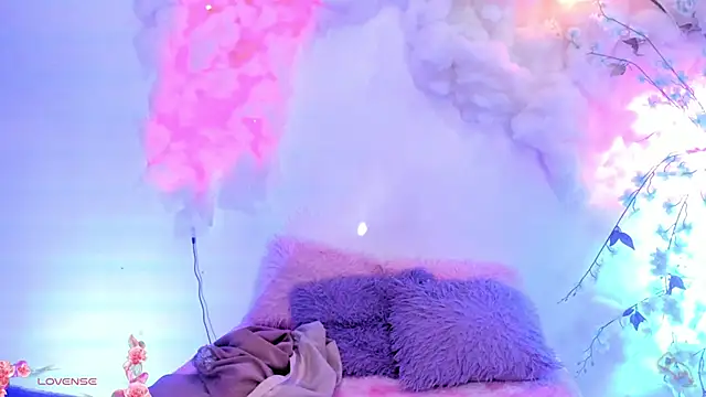 Snapshot of Mey_moon chatting on January 27, 8:39 pm Mey moon online show from January 27, 8:39 pm