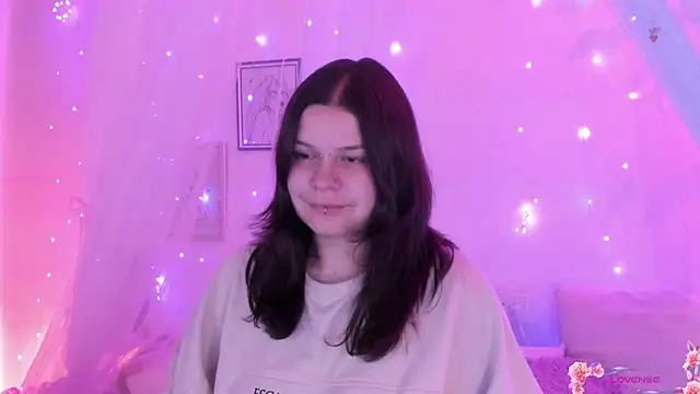 Snapshot of Mey_moon chatting on September 12, 2:33 am Mey moon online show from September 12, 2:33 am