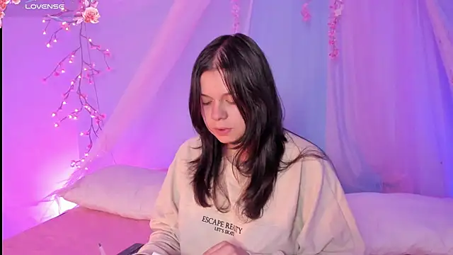 Snapshot of Mey_moon chatting on July 4, 3:13 am Mey moon online show from July 4, 3:13 am
