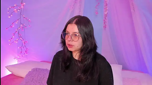 Snapshot of Mey_moon chatting on July 10, 3:55 am Mey moon online show from July 10, 3:55 am