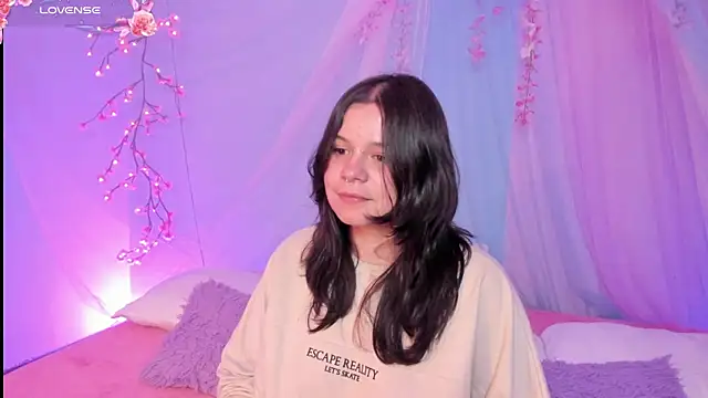 Snapshot of Mey_moon chatting on July 24, 1:58 am Mey moon online show from July 24, 1:58 am