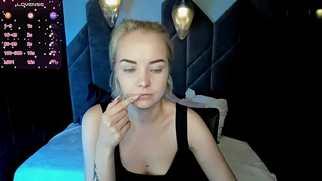 StephanieSweety online show from January 26, 1:36 pm