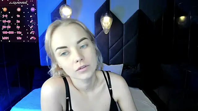 StephanieSweety online show from February 24, 1:53 pm