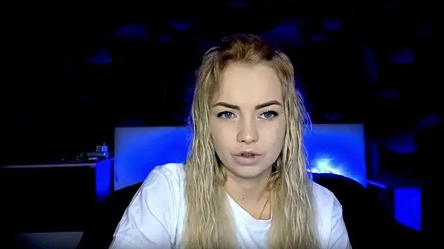 StephanieSweety online show from November 5, 10:15 am