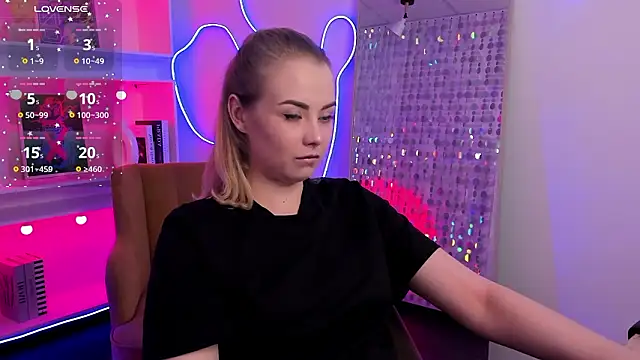 StephanieSweety online show from March 10, 5:18 pm